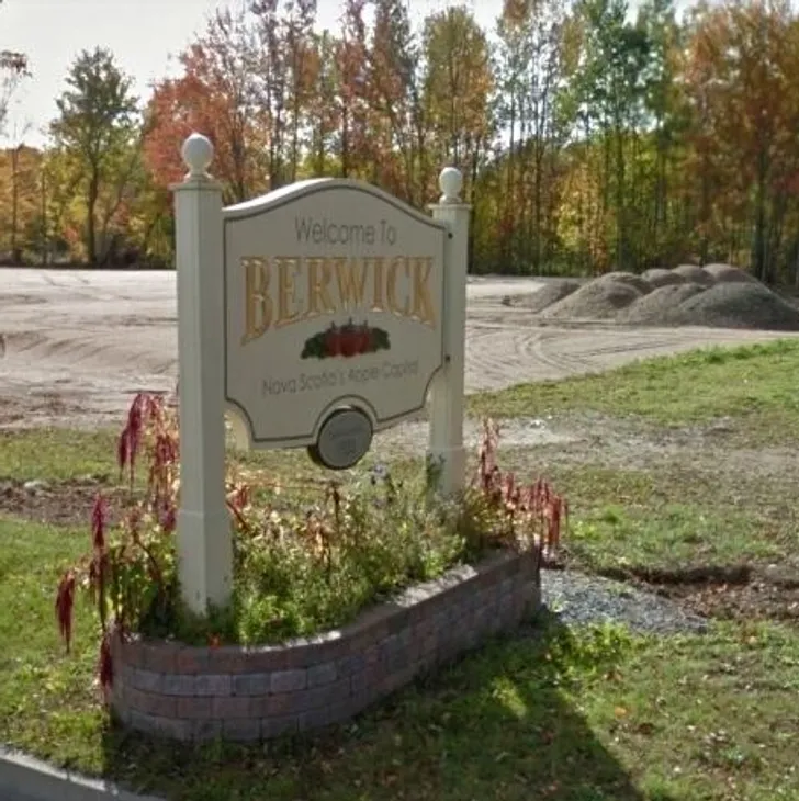 Berwick welcome sign surrounded by autumn trees