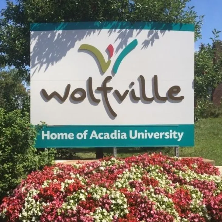 Wolfville sign reading Home of Acadia University